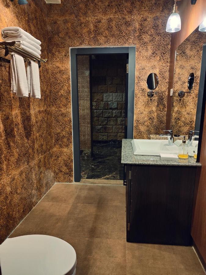 Hotel Acropolis Шиллонг Экстерьер фото