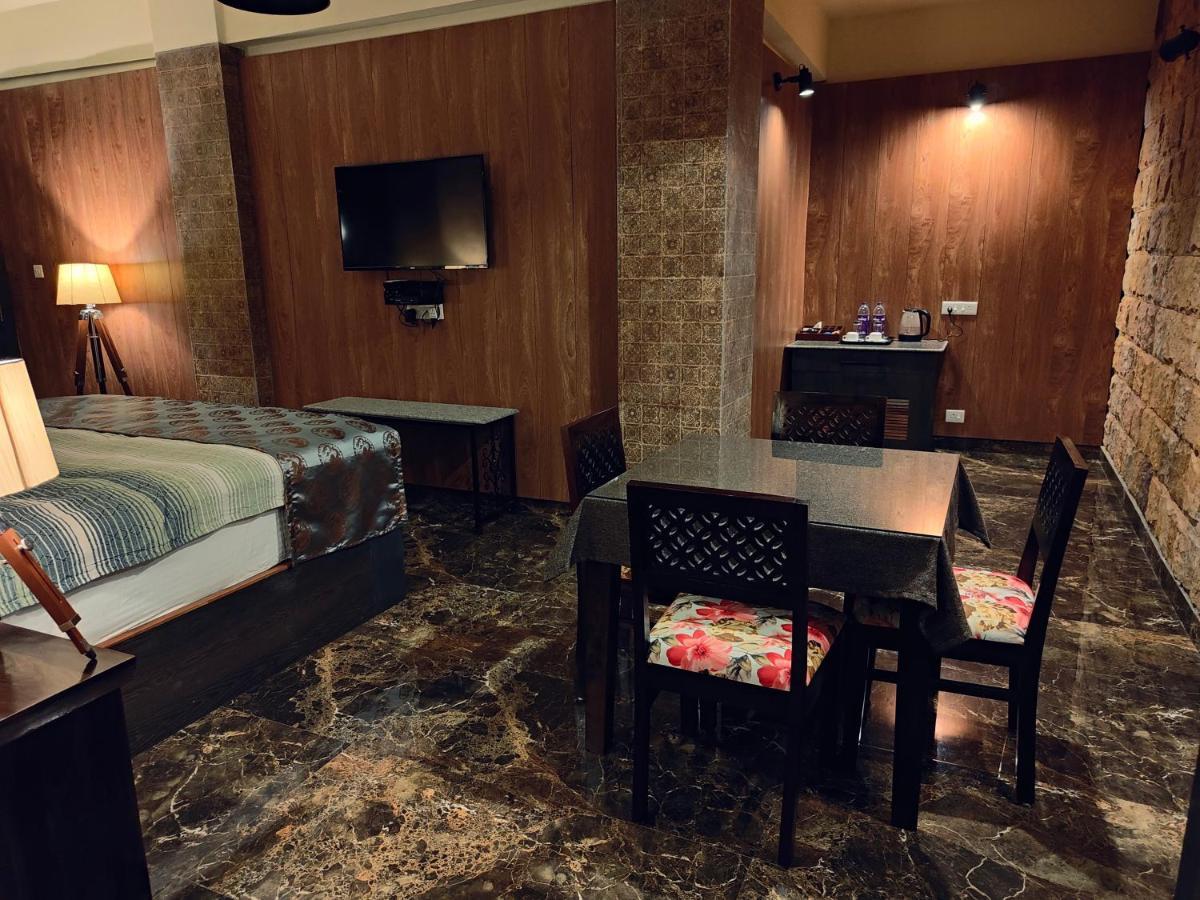 Hotel Acropolis Шиллонг Экстерьер фото