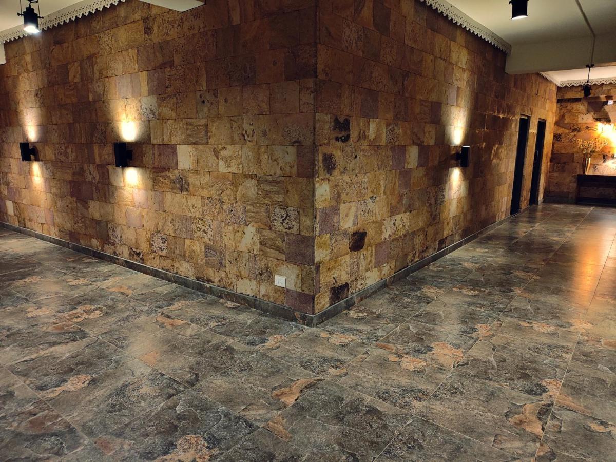 Hotel Acropolis Шиллонг Экстерьер фото