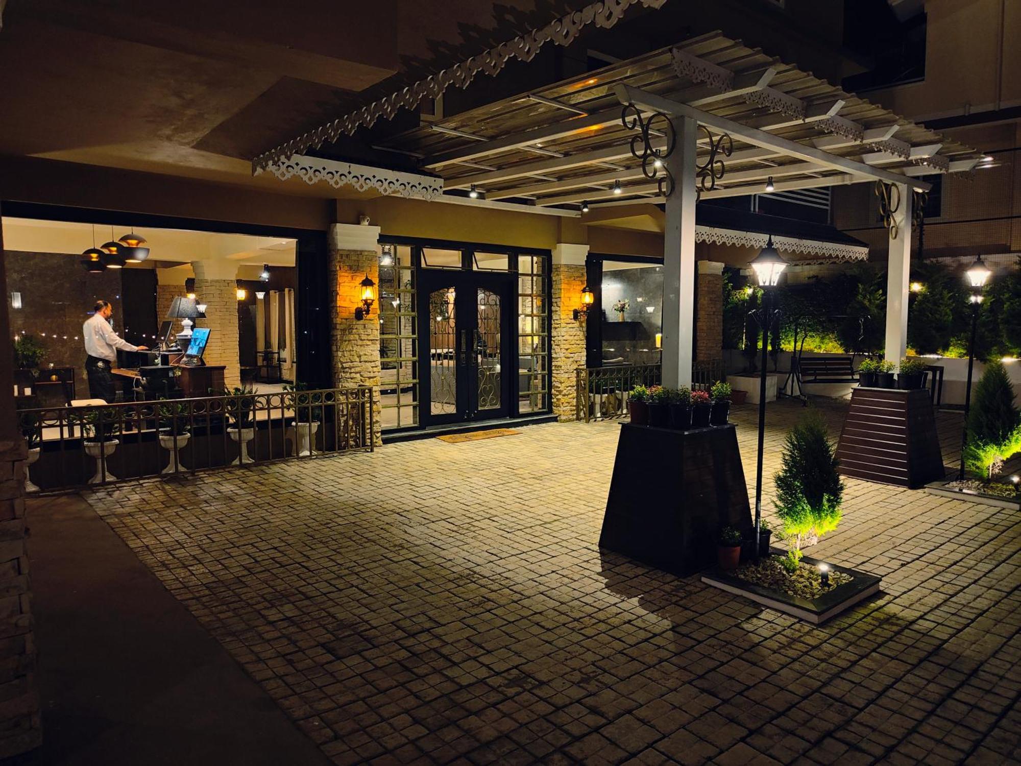 Hotel Acropolis Шиллонг Экстерьер фото