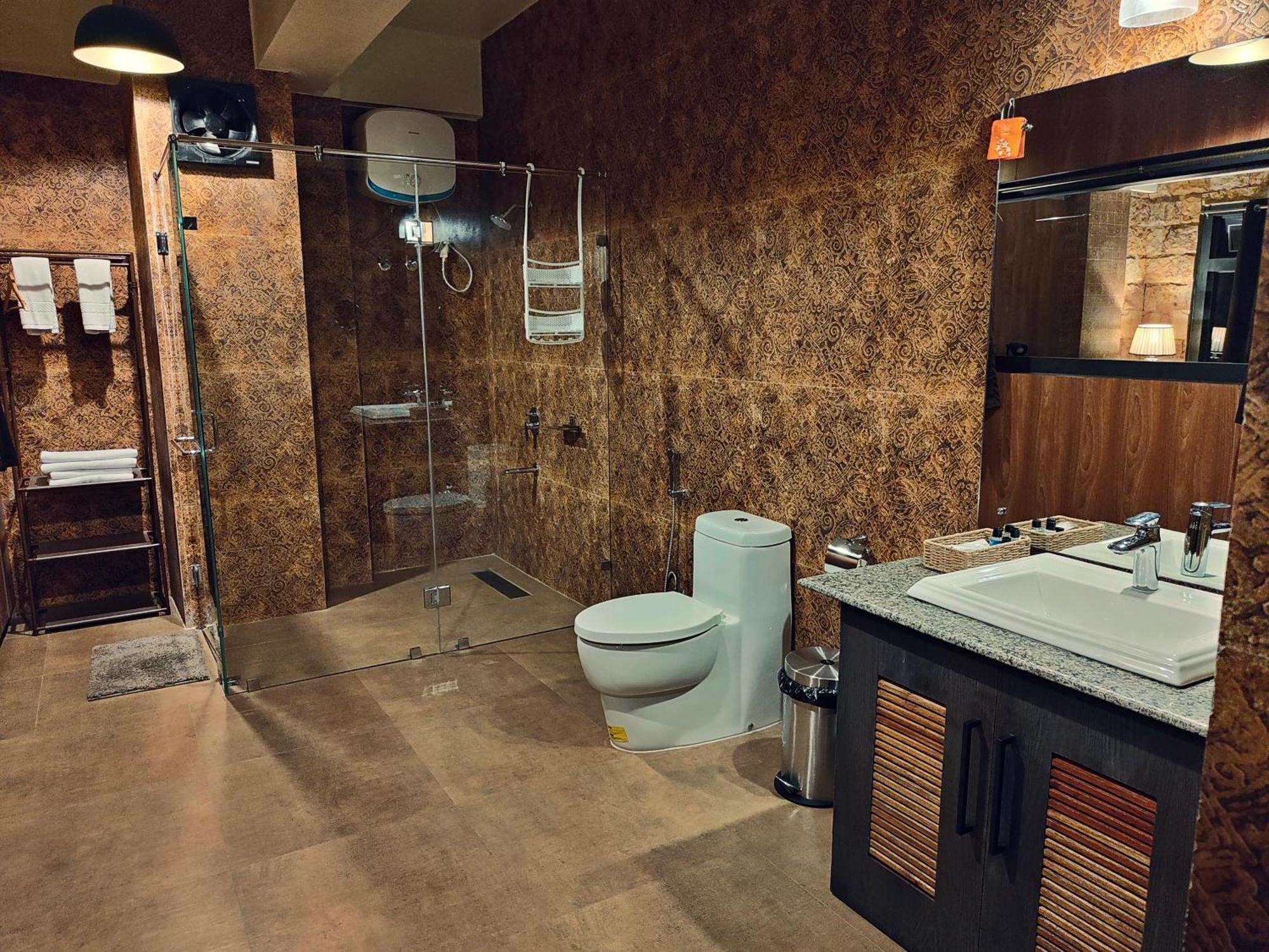 Hotel Acropolis Шиллонг Экстерьер фото